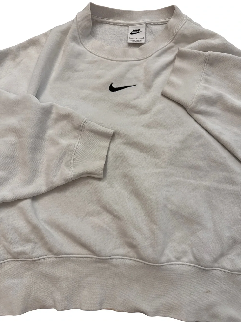 Nike Women’s White Crop Box Style Sweatshirt Size Medium Center Swoosh Logo Nike